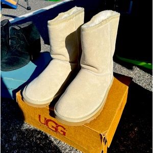 UGGS
